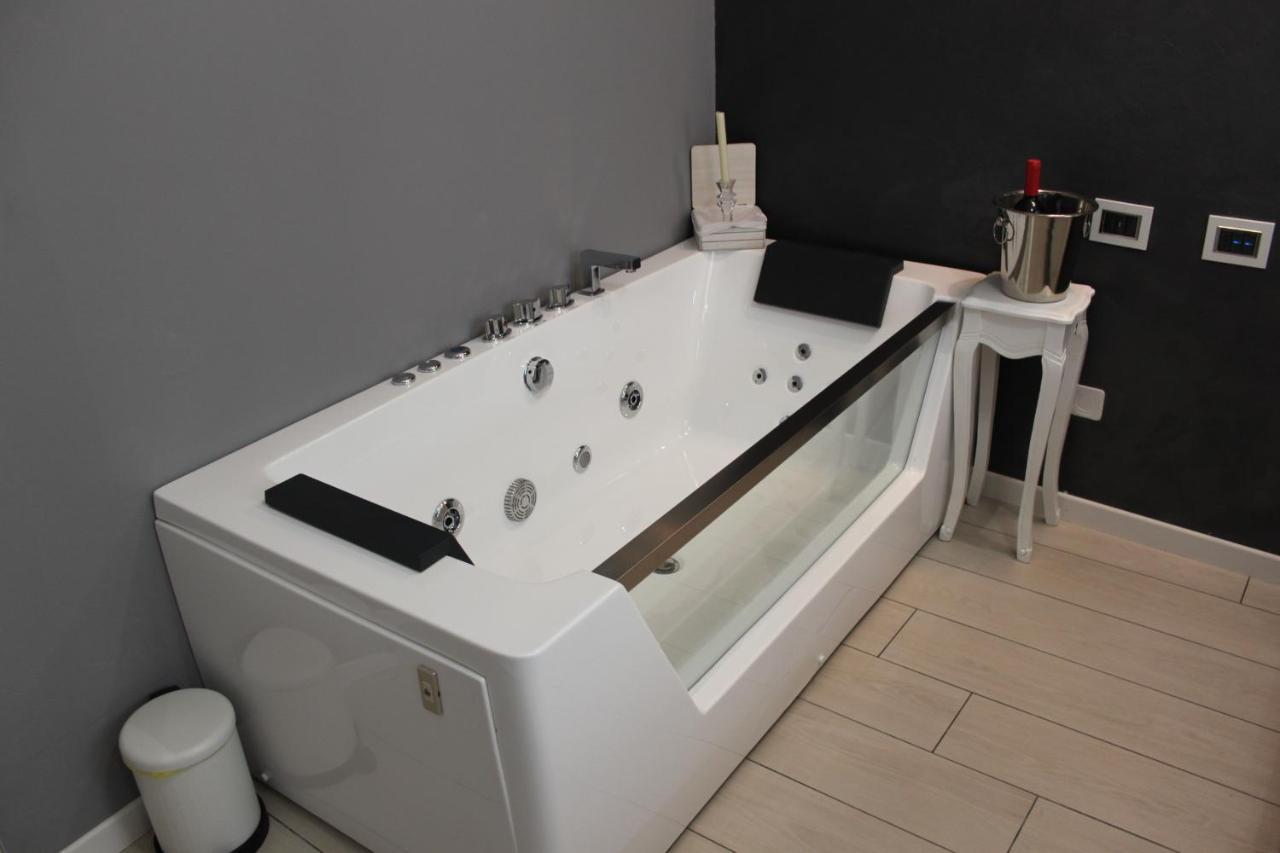 Jacuzzi Apartament By Parmacentro B&B Εξωτερικό φωτογραφία