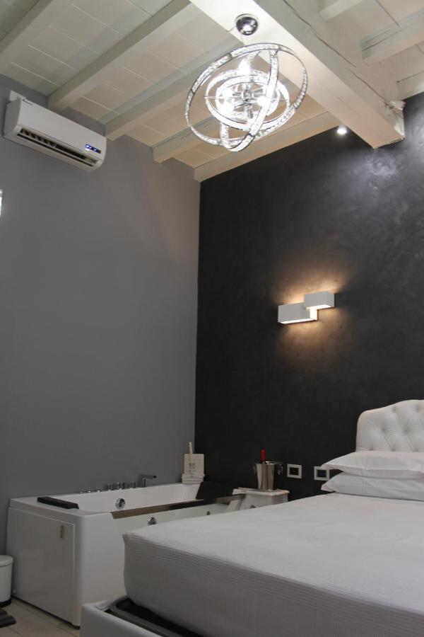 Jacuzzi Apartament By Parmacentro B&B Εξωτερικό φωτογραφία
