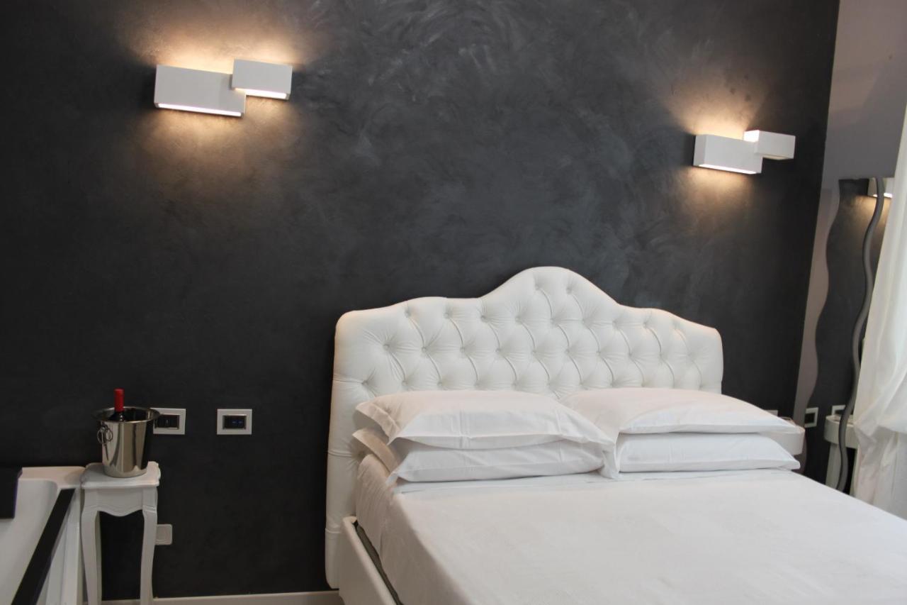 Jacuzzi Apartament By Parmacentro B&B Εξωτερικό φωτογραφία